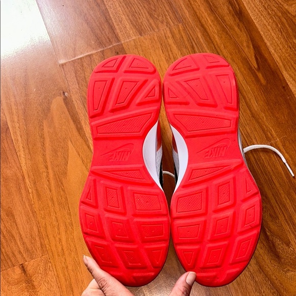 Nike White and orange Sneakers Lightweight Breathable Design - Picture 10 of 12